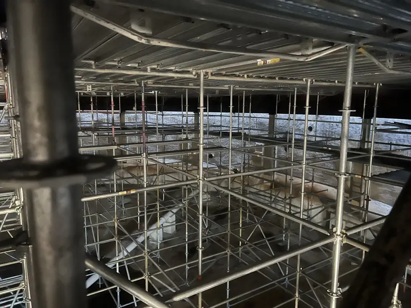 Scaffolding inside the tank during the work